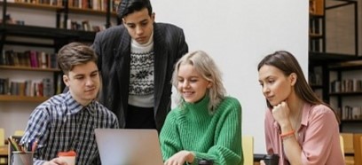 «Зумеры не умеют ждать»: как упростить работу приемной комиссии